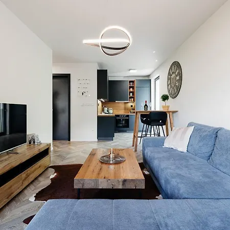 Garden بانْشكا بيشتريتْسا